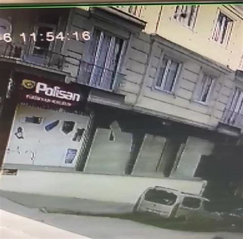 A­n­k­a­r­a­­d­a­ ­e­v­i­n­ ­p­e­n­c­e­r­e­s­i­n­d­e­n­ ­d­ü­ş­e­n­ ­2­ ­y­a­ş­ı­n­d­a­k­i­ ­ç­o­c­u­k­ ­h­a­y­a­t­ı­n­ı­ ­k­a­y­b­e­t­t­i­